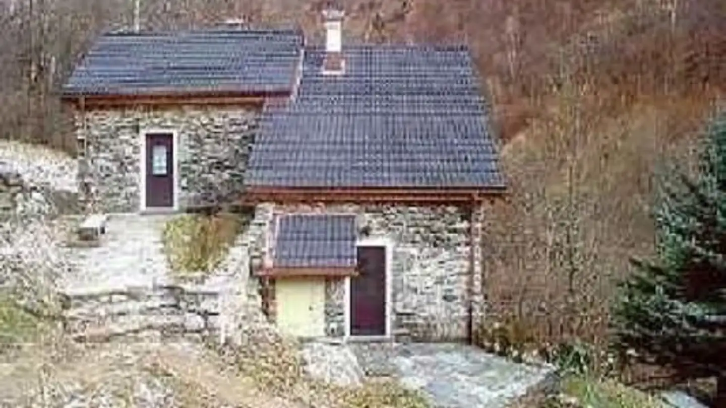 Höhlenhaus kaufen - 6692 Menzonio