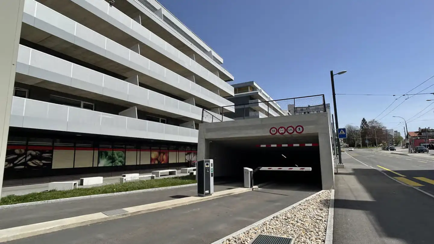 Garage individuel à louer - Rue De La Charrière 61, 2300 La Chaux-de-Fonds