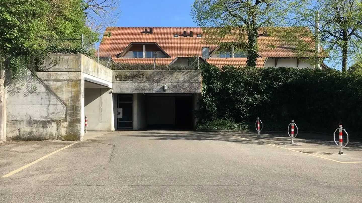 Place de parking intérieure pour moto à louer - Hängertenstrasse, 8104 Weiningen ZH - Photo 2