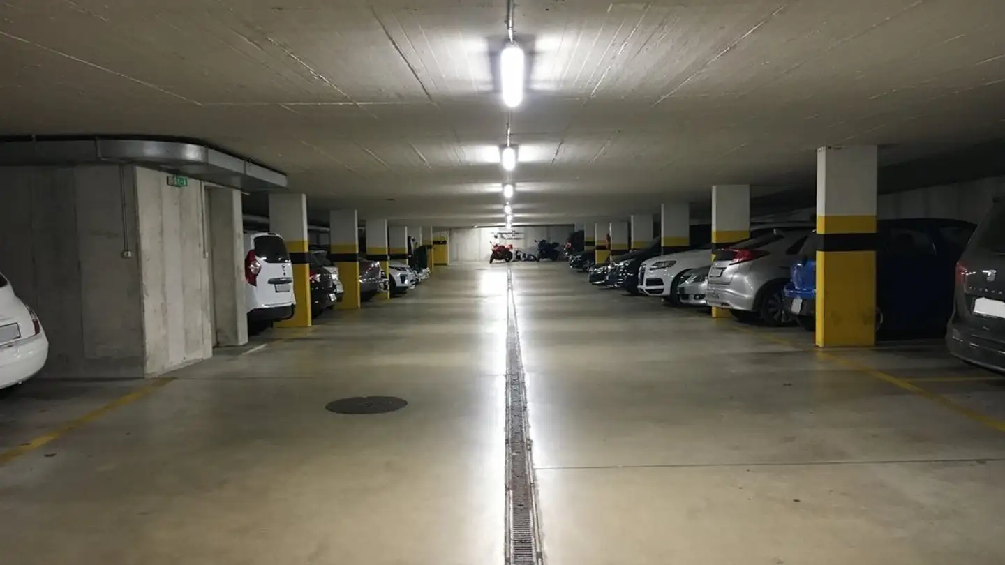 Place de parking intérieure pour moto à louer - Hängertenstrasse, 8104 Weiningen ZH - Photo 3
