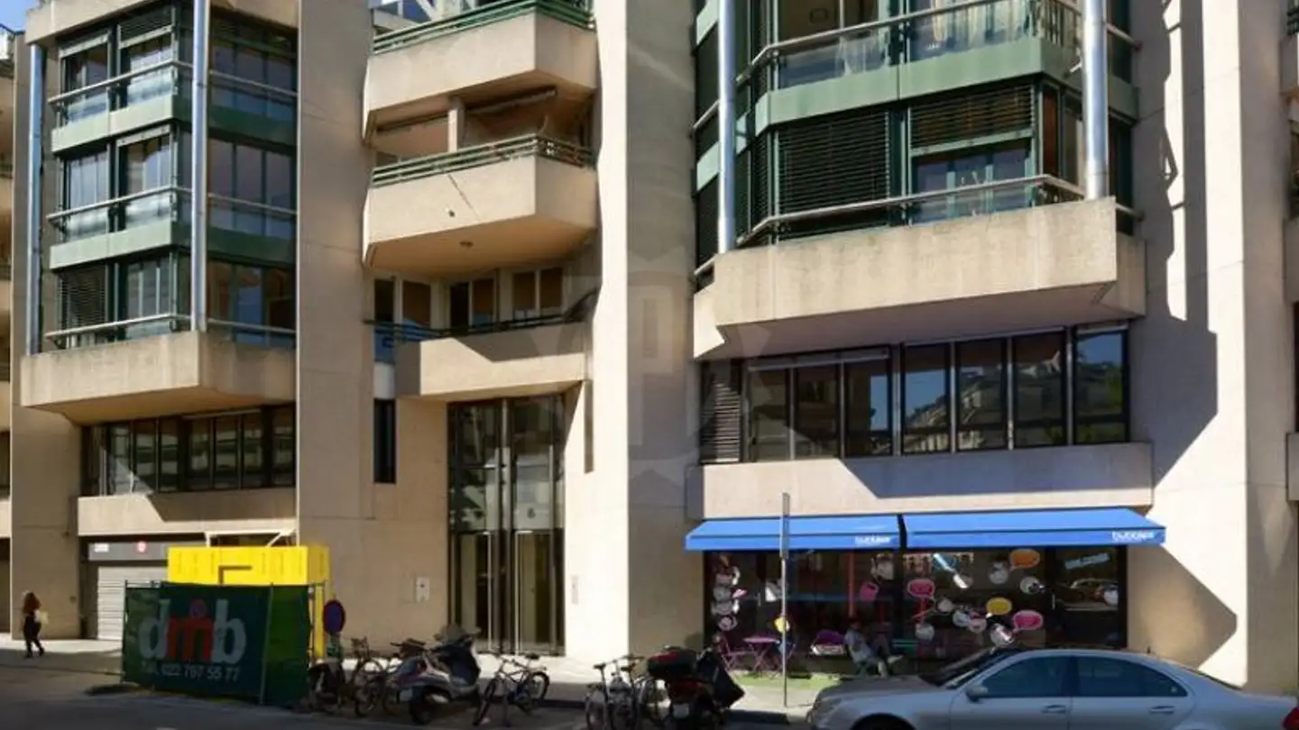 Place de parking couverte à louer - Rue Sigismond-Thalberg 6, 1201 Genève
