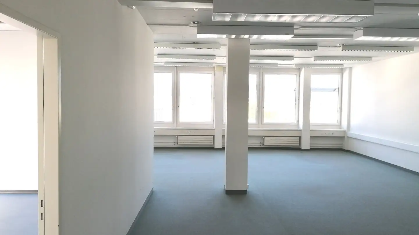 Bureau à louer - Eschenstrasse 10, 8603 Schwerzenbach - Photo 2