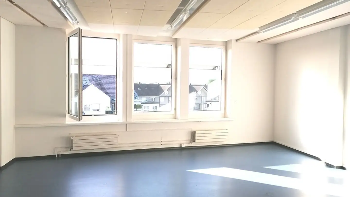 Office space for rent - Eschenstrasse 10, 8603 Schwerzenbach