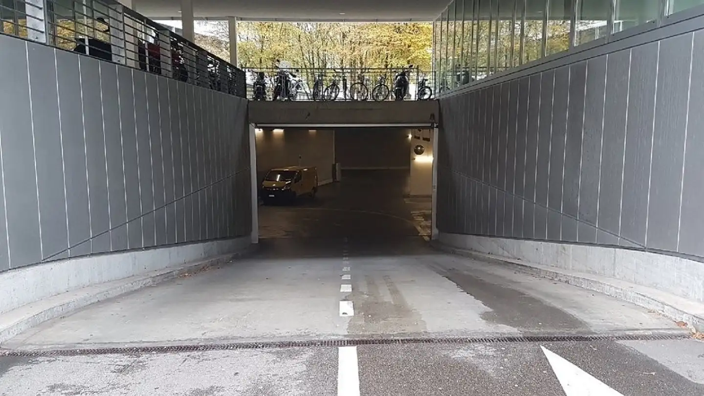 Place de parking souterraine à louer - 8057 Zürich - Photo 2
