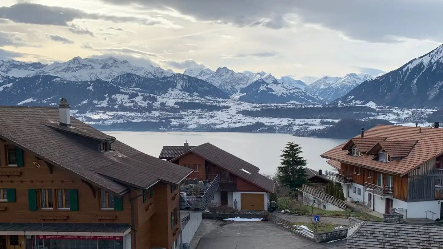 Attic flat for rent - Dorfstrasse 1, 3655 Sigriswil - Photo 4