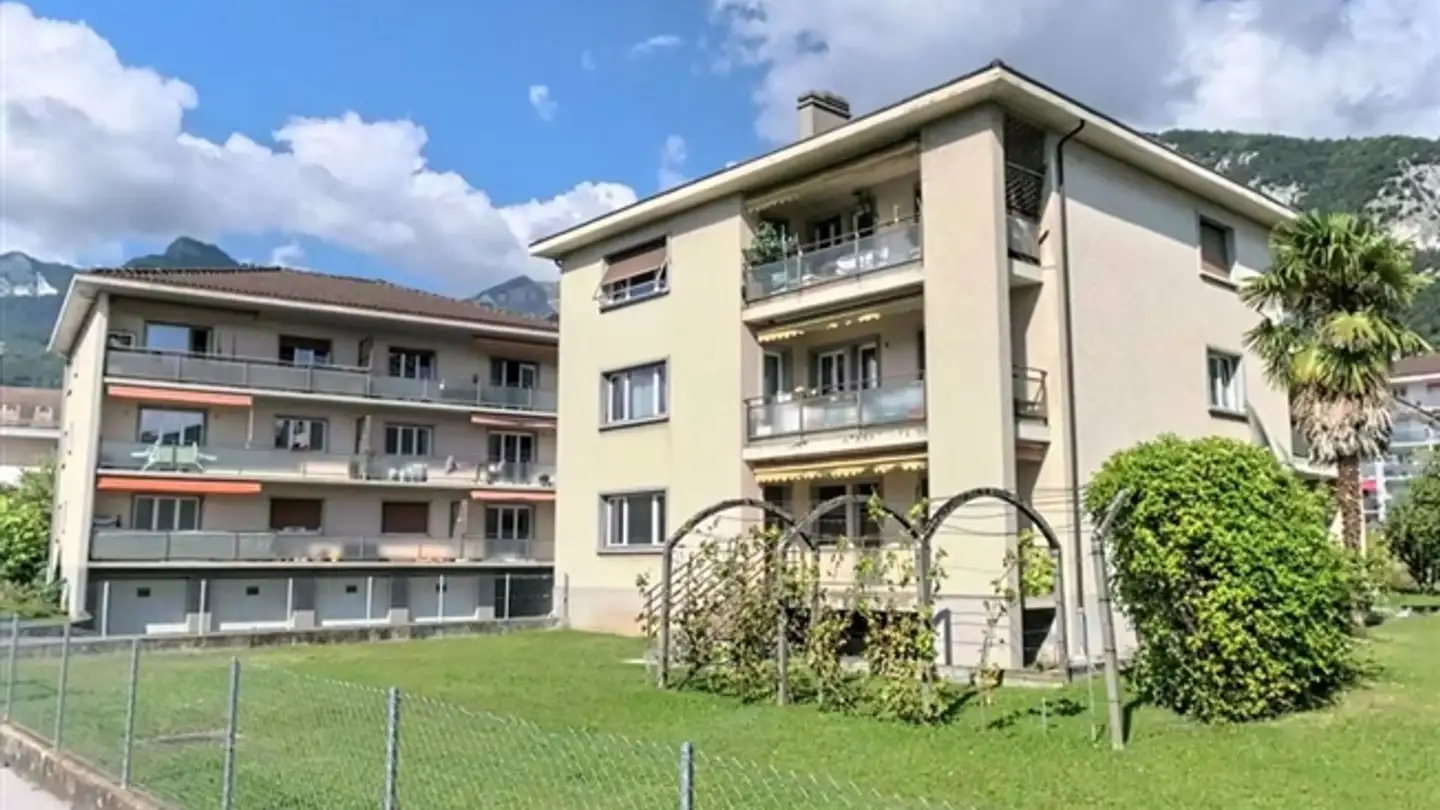 Outdoor parking space for rent - Chemin Des Rosiers 5, 1860 Aigle