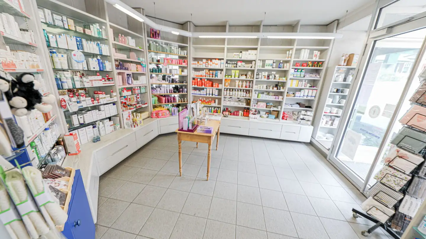 Mischgenutztes Gebäude kaufen - Montreuxstrasse, 3770 Zweisimmen - Foto 2