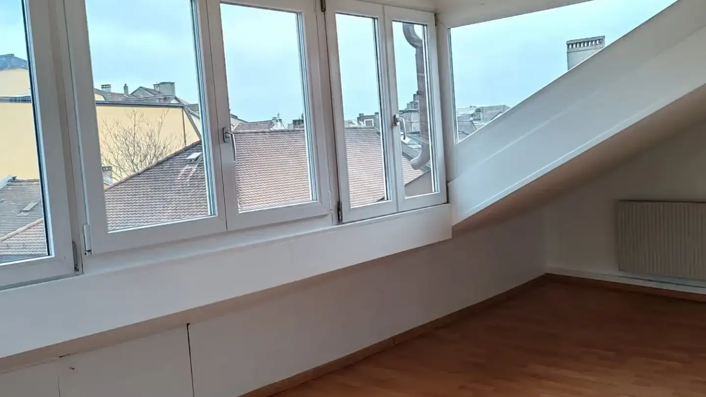 Dachgeschosswohnung mieten - Rue Du Seyon, 2000 Neuchâtel - Foto 4