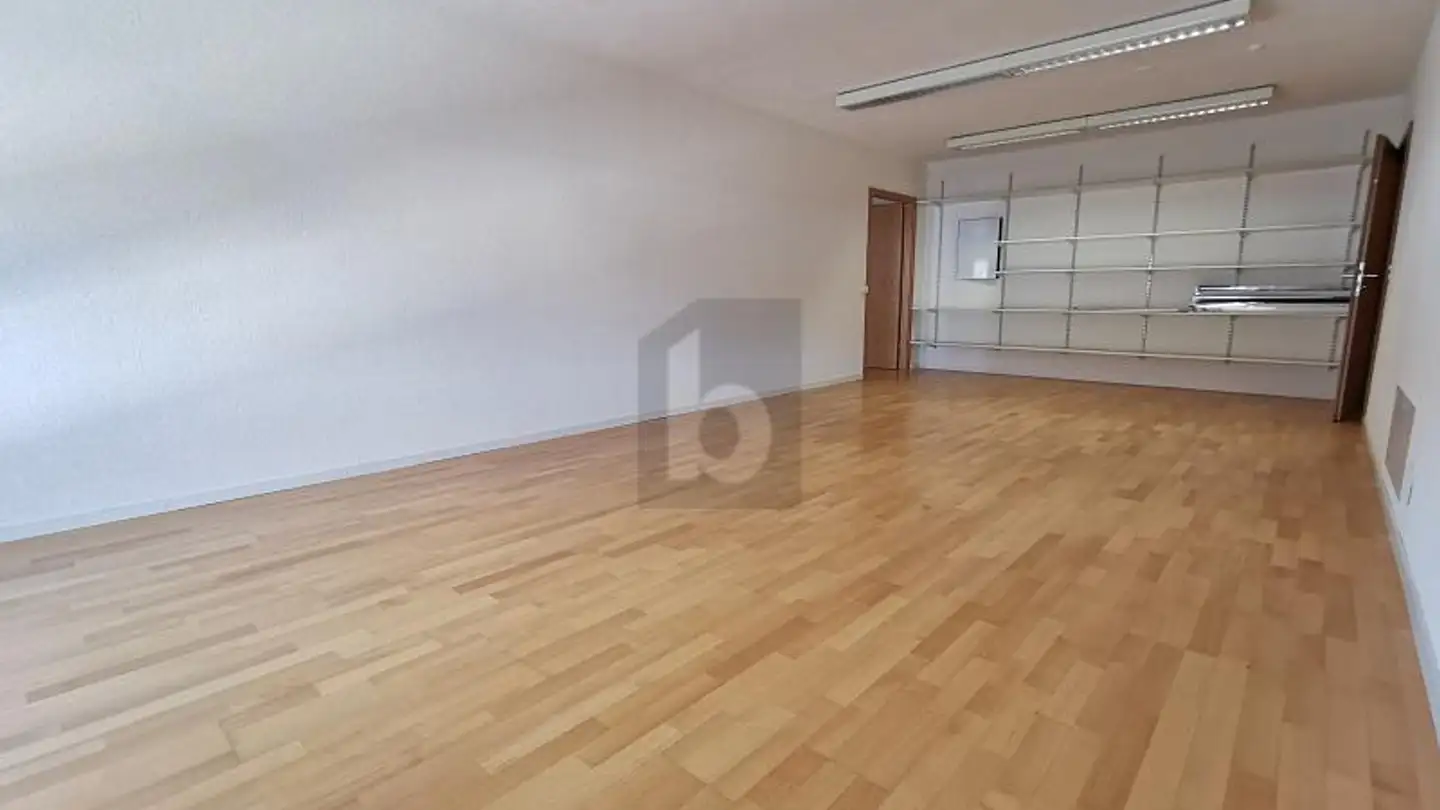 Bürofläche mieten - 4222 Zwingen