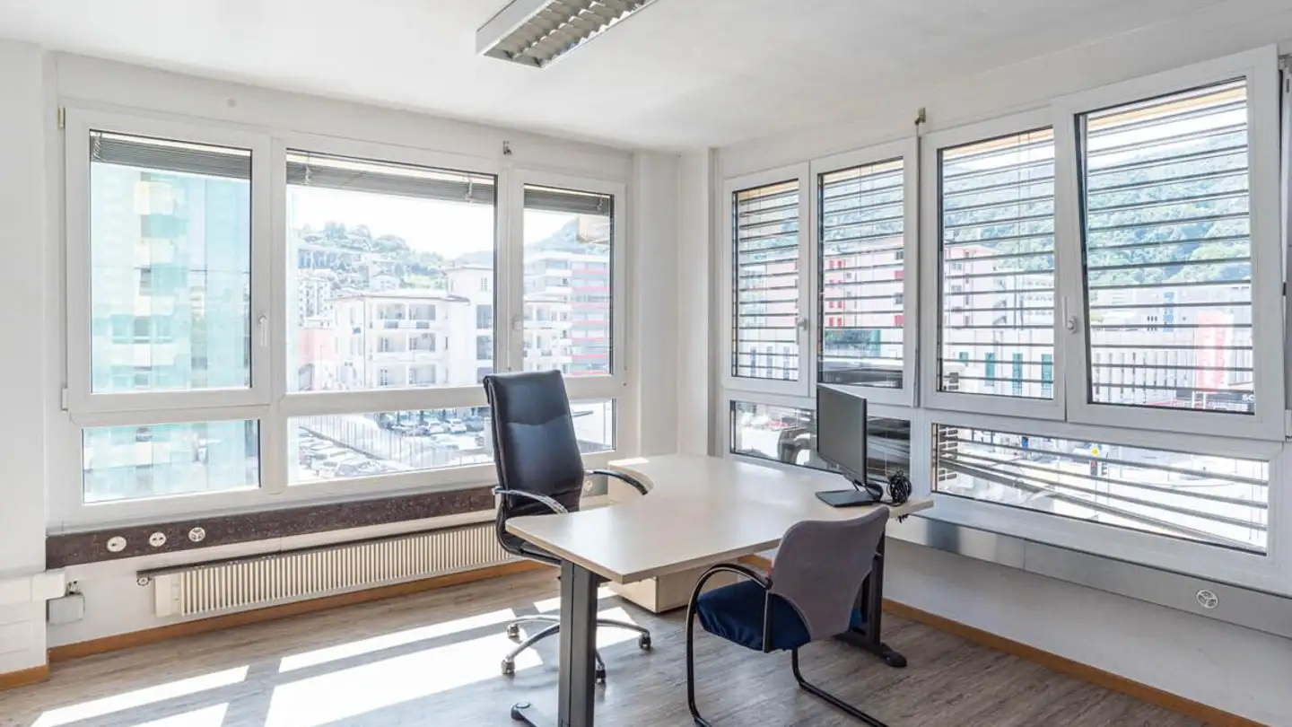 Commercial à louer - 6830 Chiasso - Photo 2