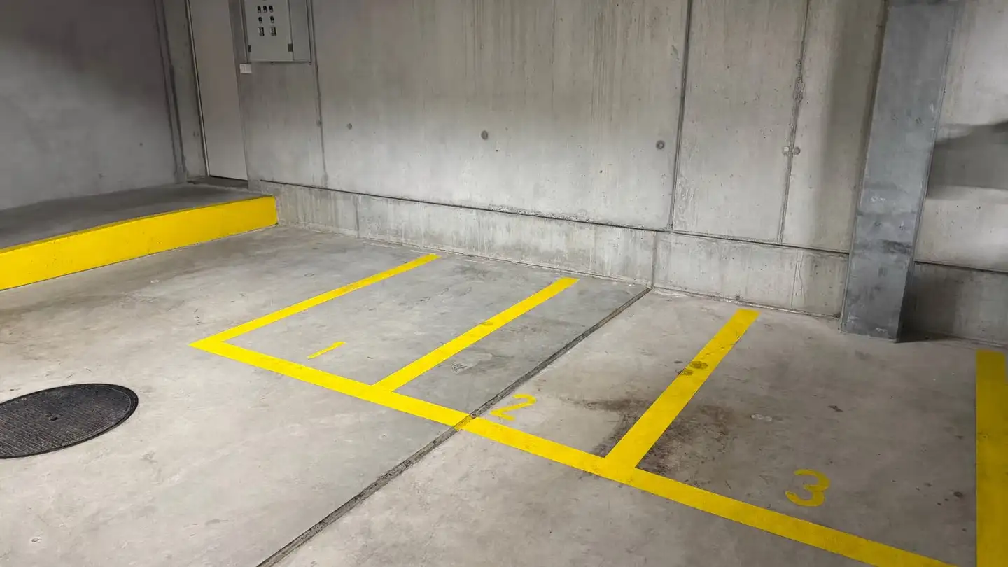 Place de parking souterraine à louer - Aarhölzliweg 6a, 3627 Heimberg