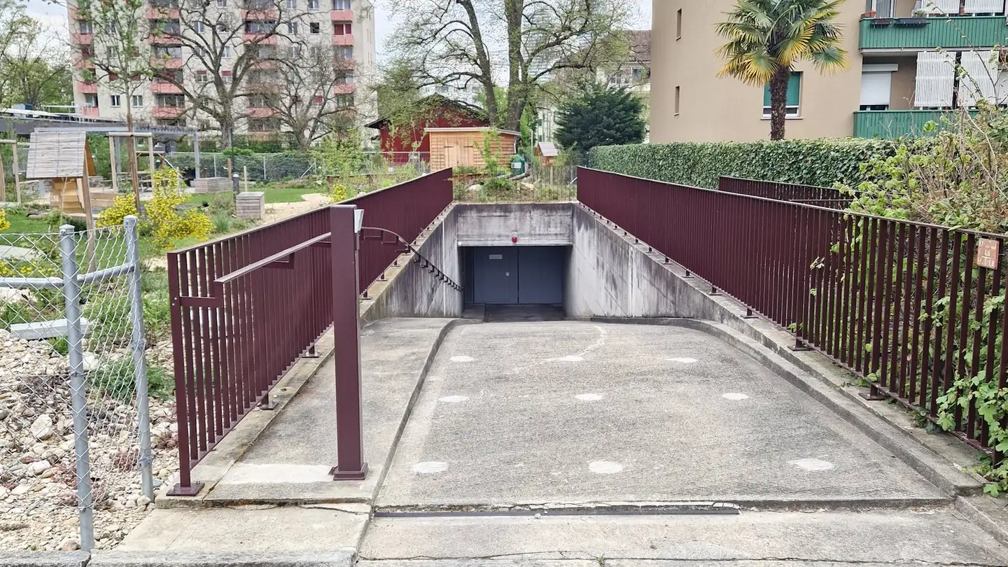 Überdachter Motorradparkplatz mieten - Ormalingerweg 9, 4058 Basel - Foto 3