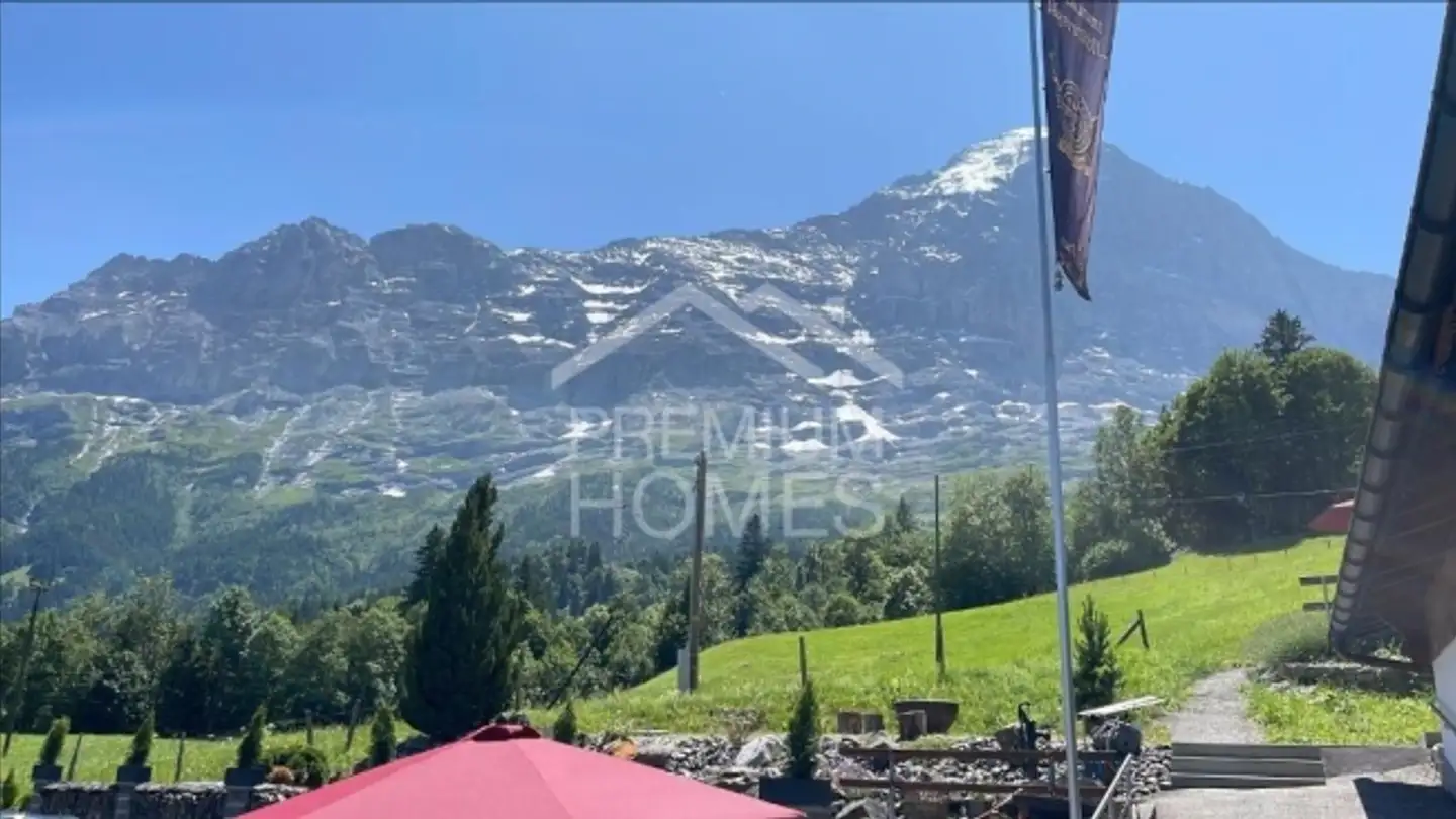 Mixed-use building for sale - 3818 Grindelwald