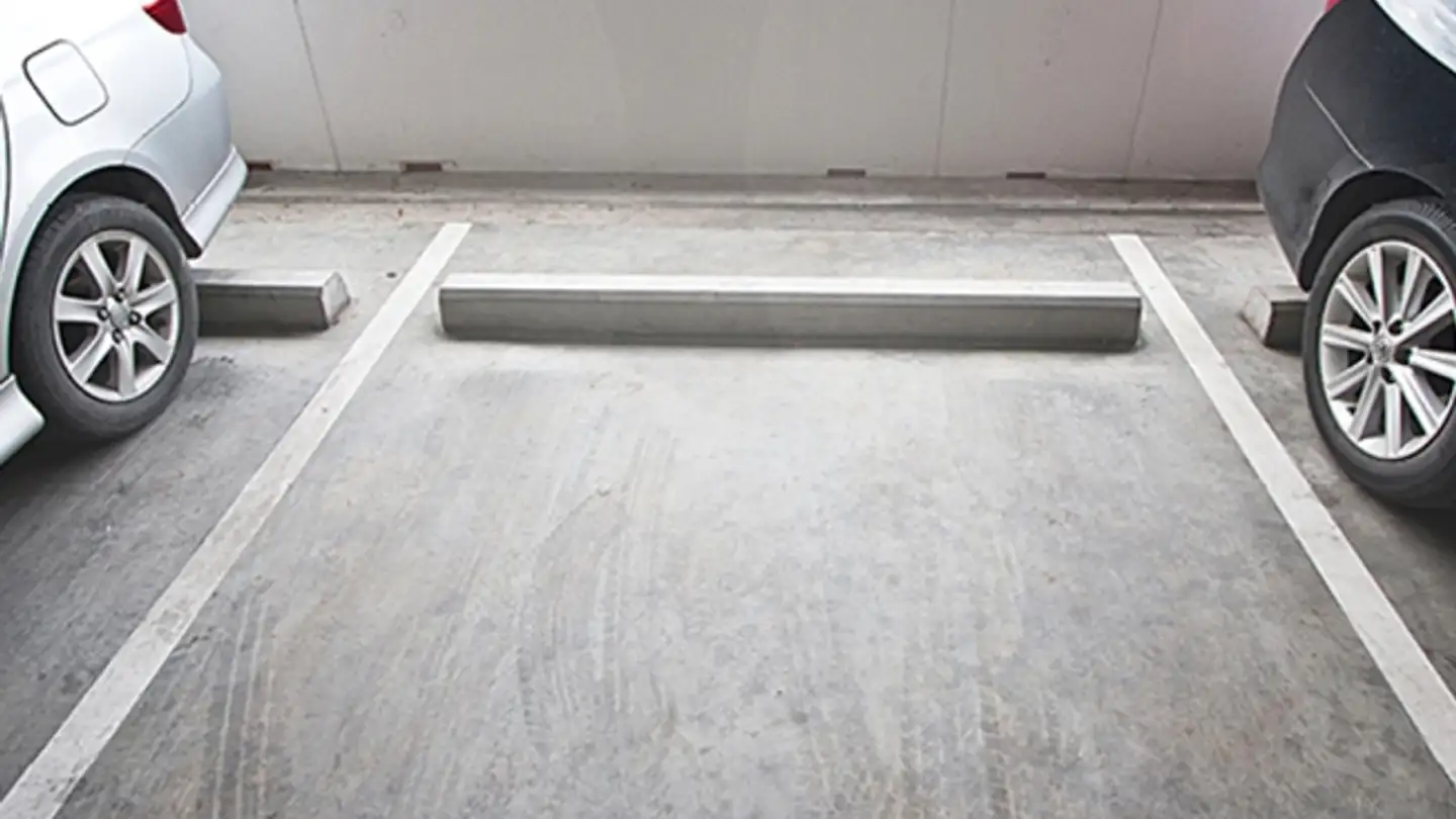 Garage for rent - Fritz-Fleiner-Weg 7, 8044 Zürich