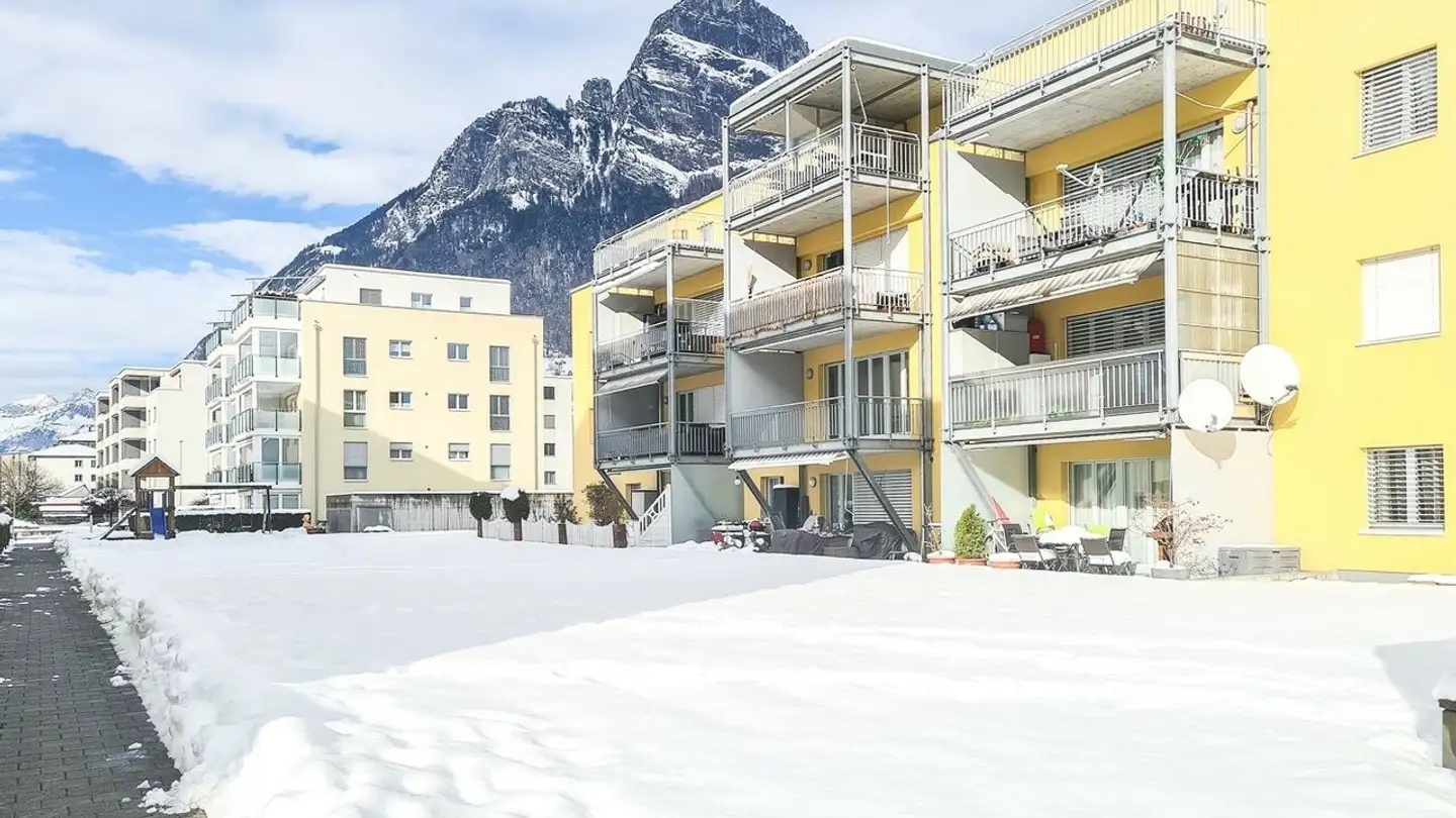 Überdachter Parkplatz mieten - Ragazerstrasse 37, 7320 Sargans