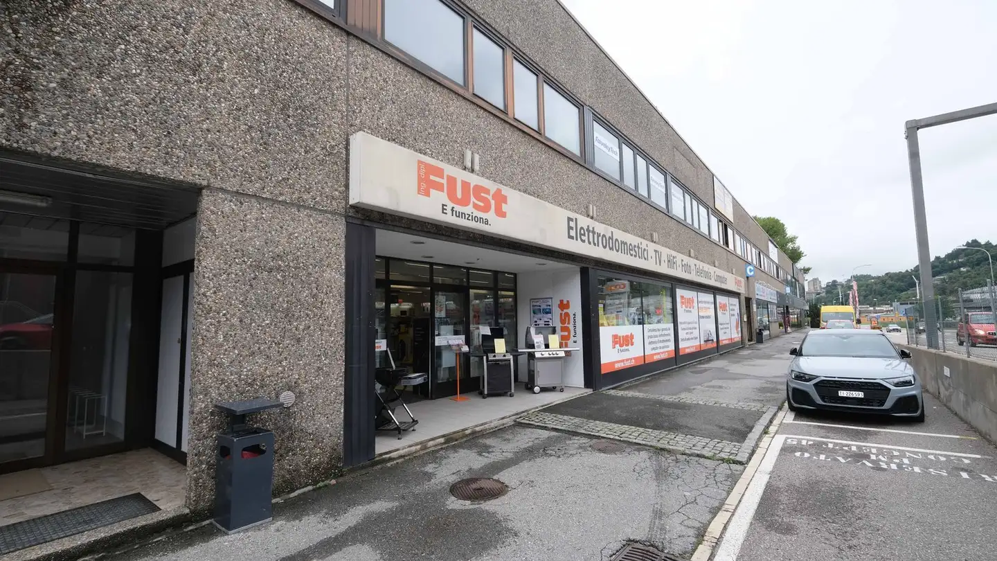 Grande magazzino in vendita - 6952 Canobbio