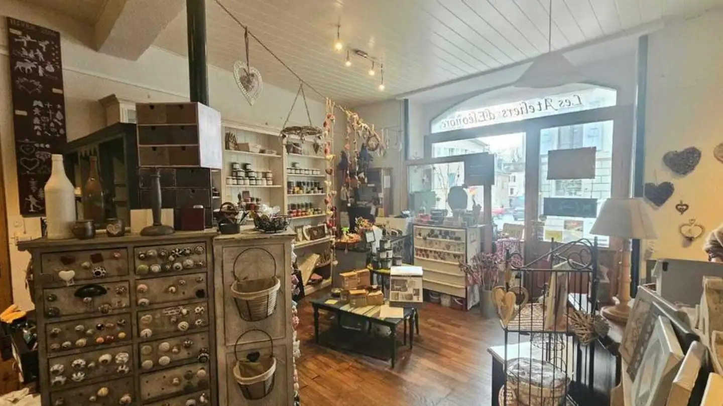 Immeuble mixte à louer - Rue Général Boinod 2, 1170 Aubonne