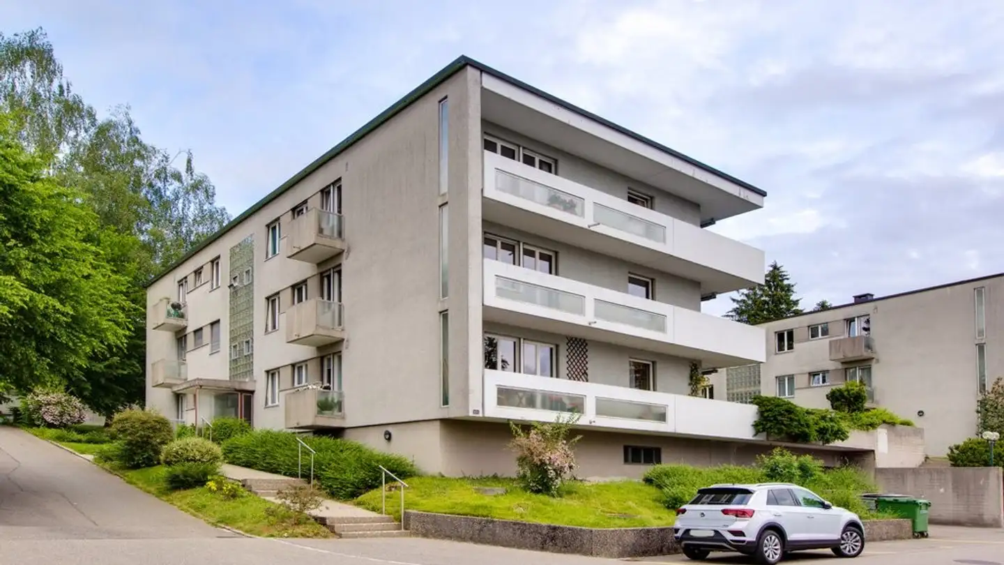 Place de parking souterraine à louer - Leugrueb 7, 8126 Zumikon