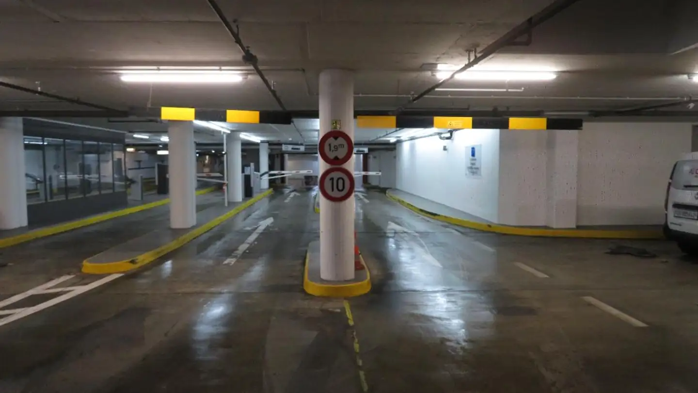 Underground parking space for rent - Bienenstrasse 5, 8004 Zürich - Photo 4