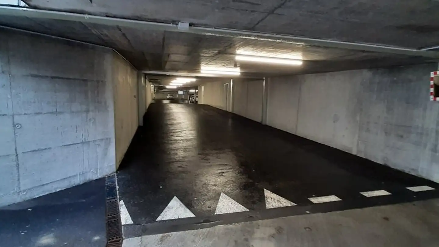 Parcheggio interno per moto in affitto - Bergstrasse 22, 8953 Dietikon - Photo 3