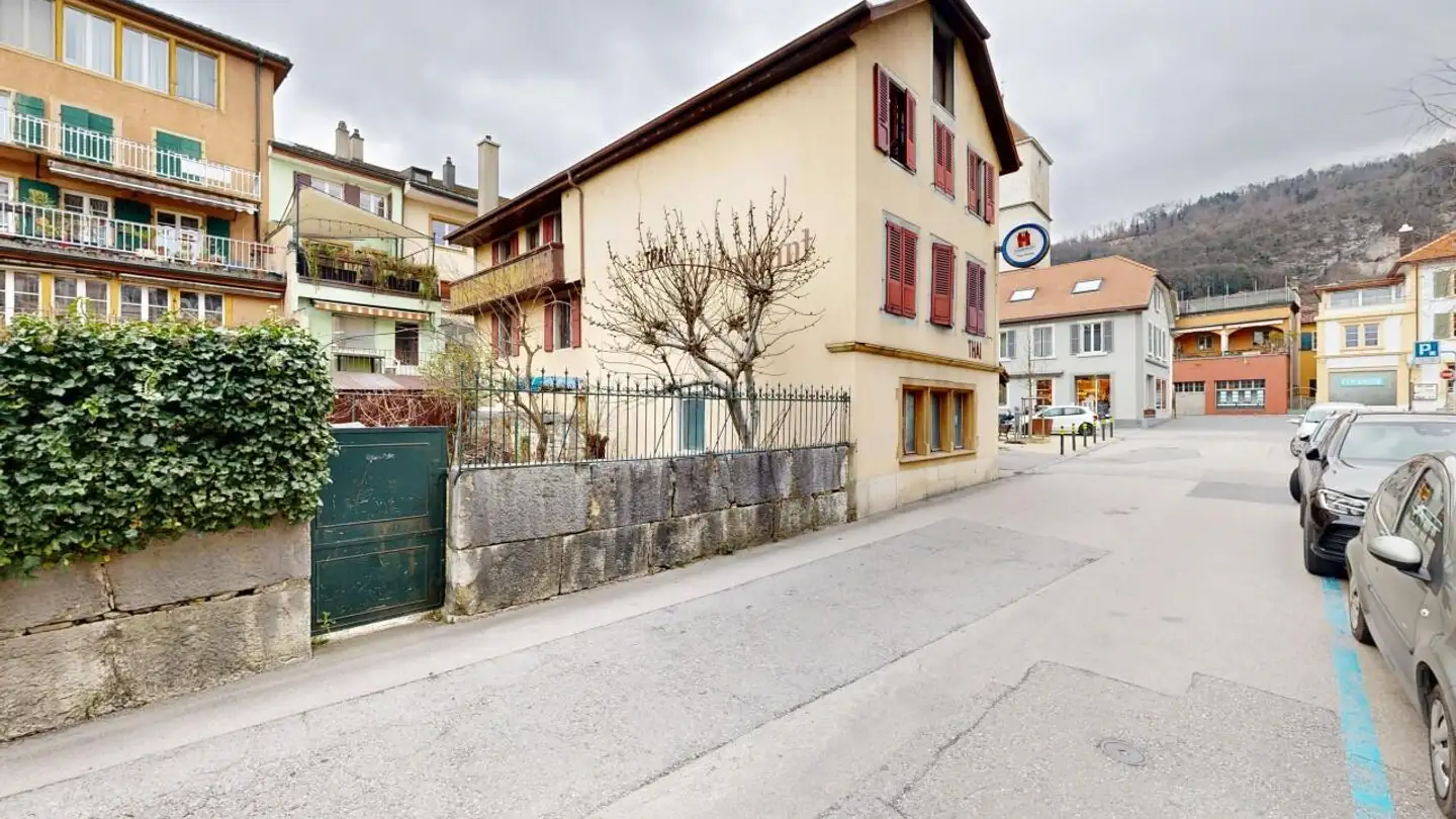 Mixed-use building for sale - 2520 La Neuveville - Photo 2