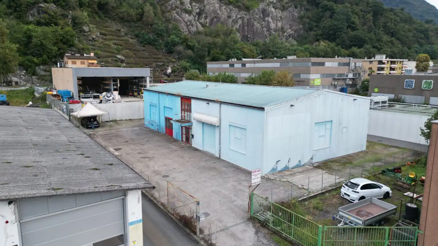 Fabrik mieten - Via Cantonale 66, 6595 Riazzino