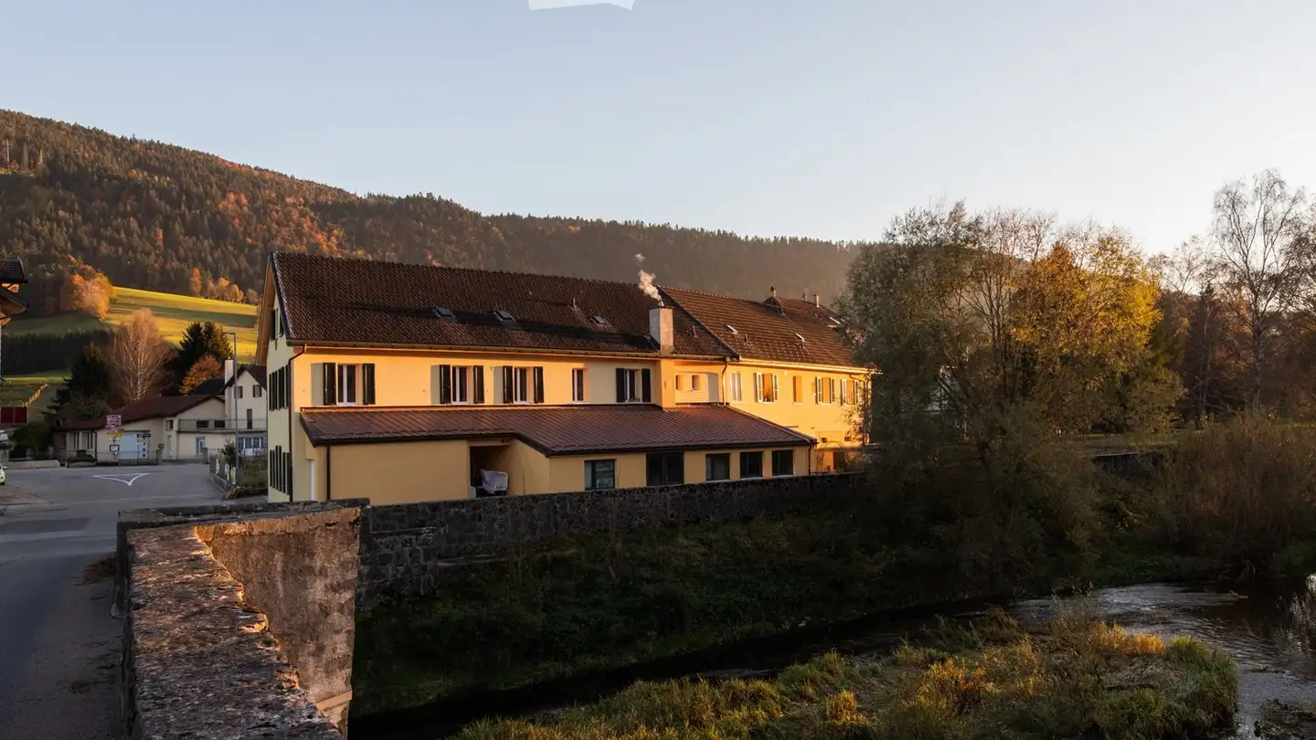 Appartamento in affitto - Rue Du Pont 4, 2105 Travers - Foto 2