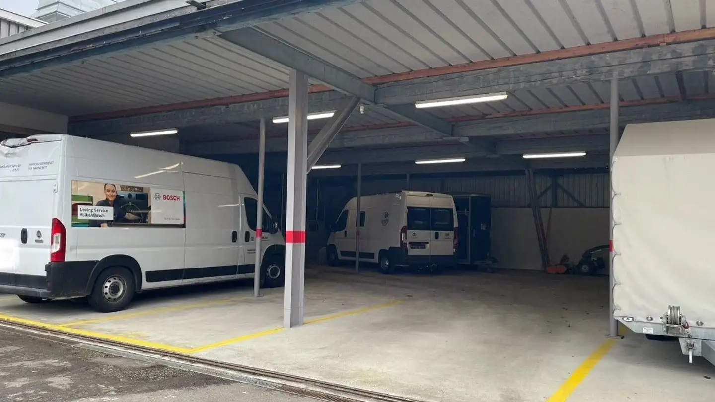 Place de parking couverte à louer - Steinbruggstrasse 21, 8165 Oberweningen - Photo 2