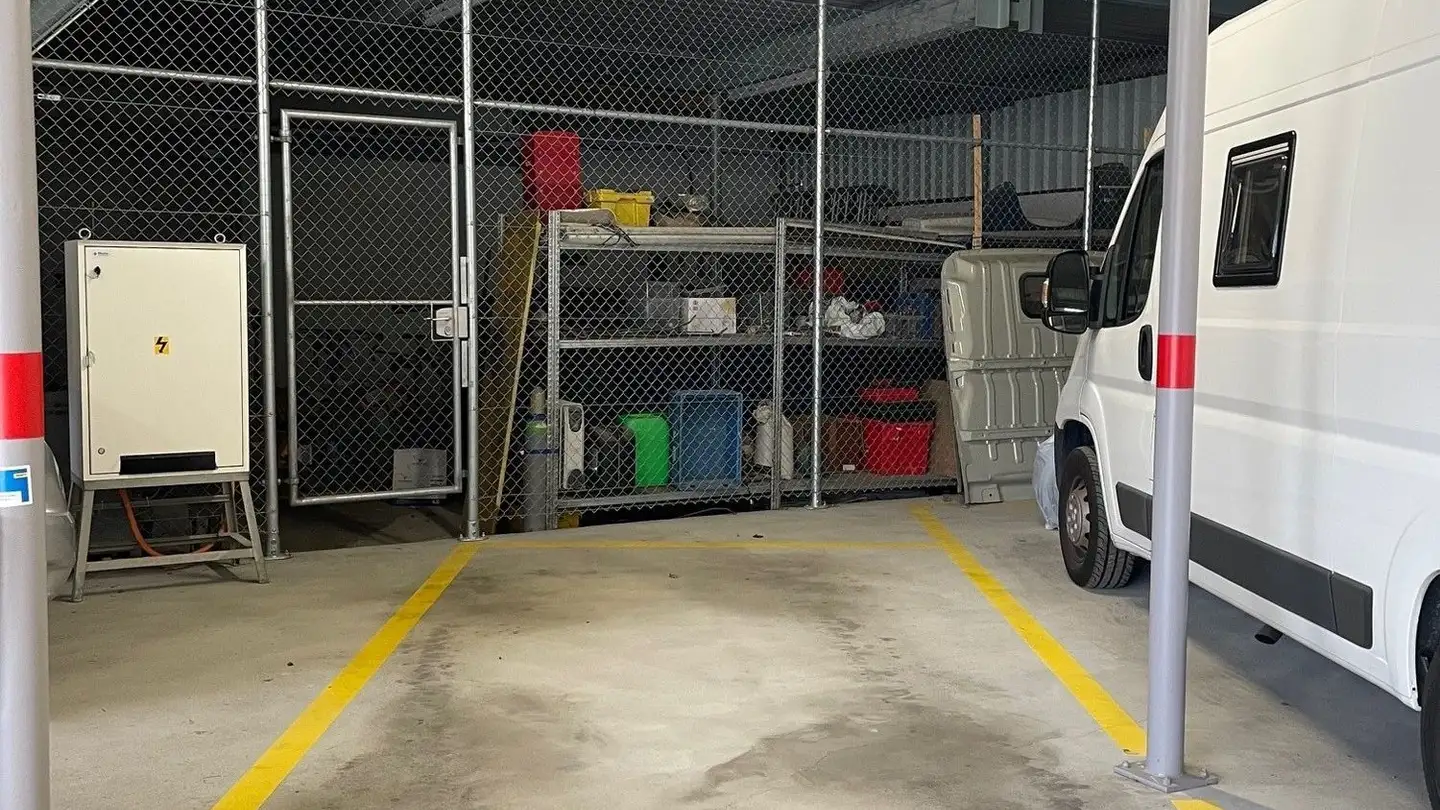 Place de parking couverte à louer - Steinbruggstrasse 21, 8165 Oberweningen - Photo 3