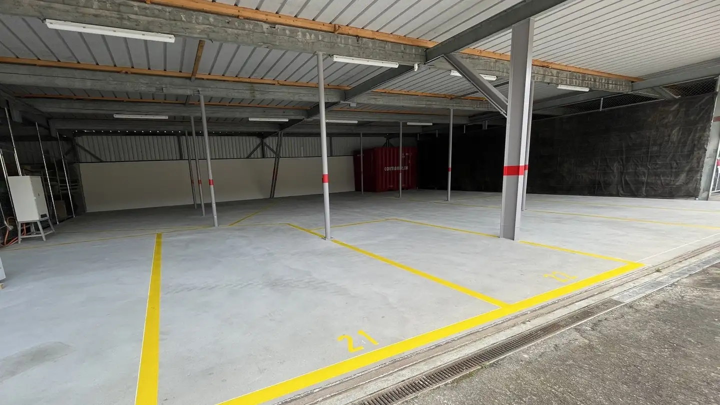 Place de parking extérieure à louer - Steinbruggstrasse 21, 8165 Oberweningen