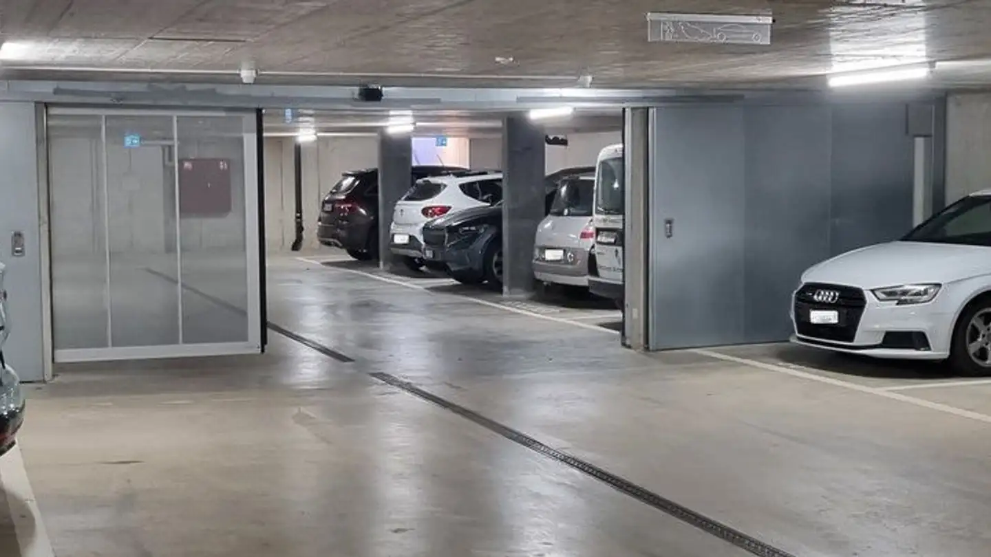 Parcheggio sotterraneo in affitto - Mühlenstrasse 5, 8753 Mollis - Photo 2