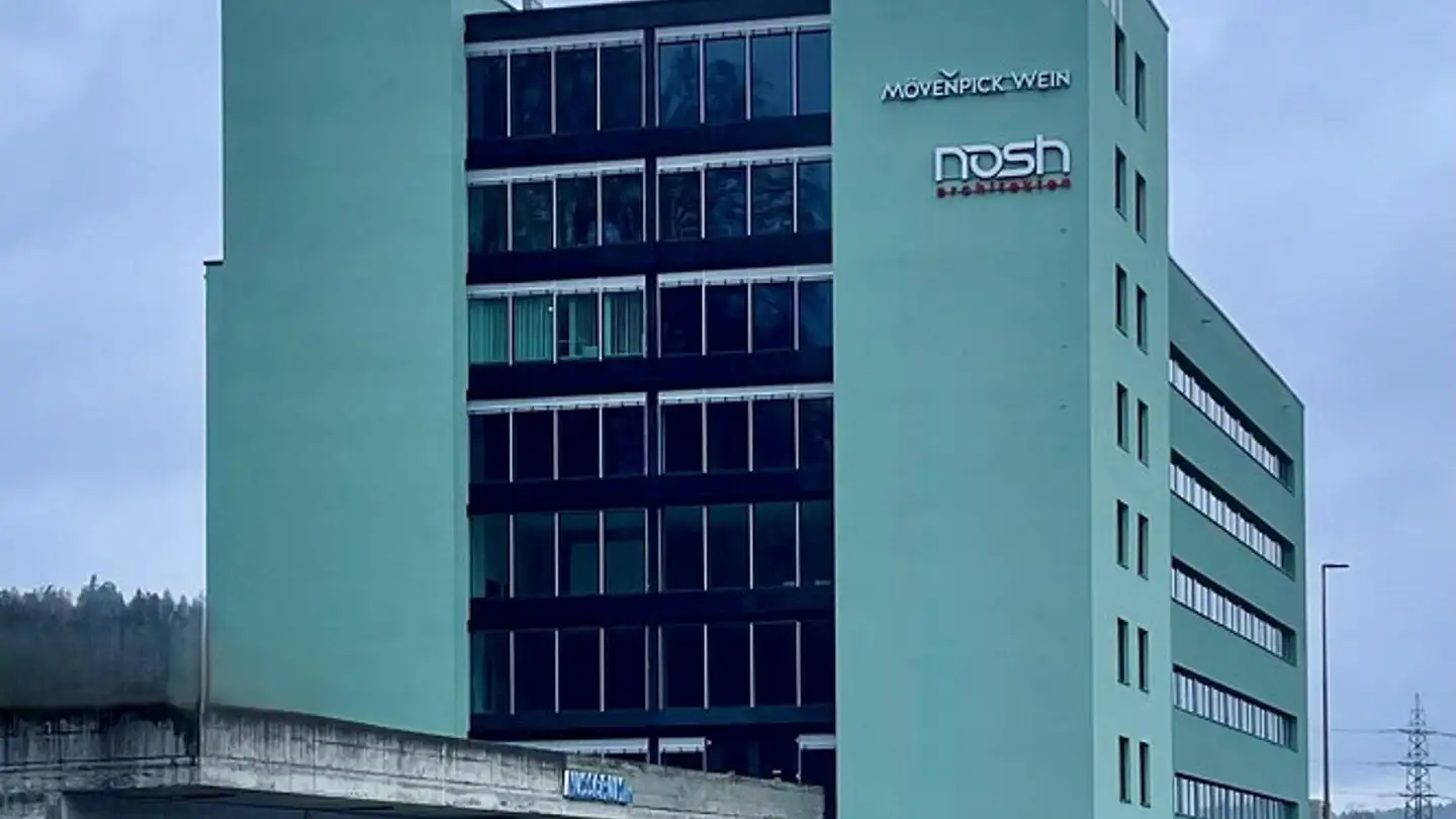 Commercial à louer - Zürcherstrasse 320, 8406 Winterthur