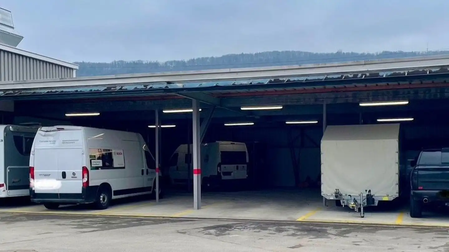 Place de parking couverte à louer - Steinbruggstrasse 21, 8165 Oberweningen