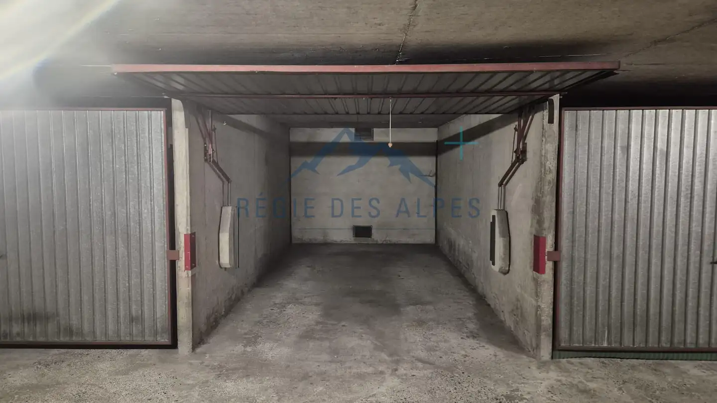 Place de parking couverte à louer - Chemin Briquet 18, 1209 Genève - Photo 2