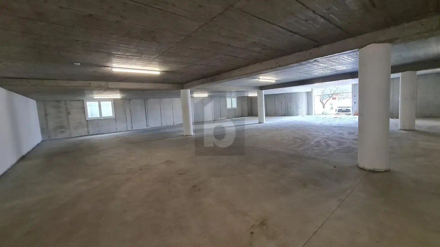 Outdoor parking space for rent - 6517 Arbedo