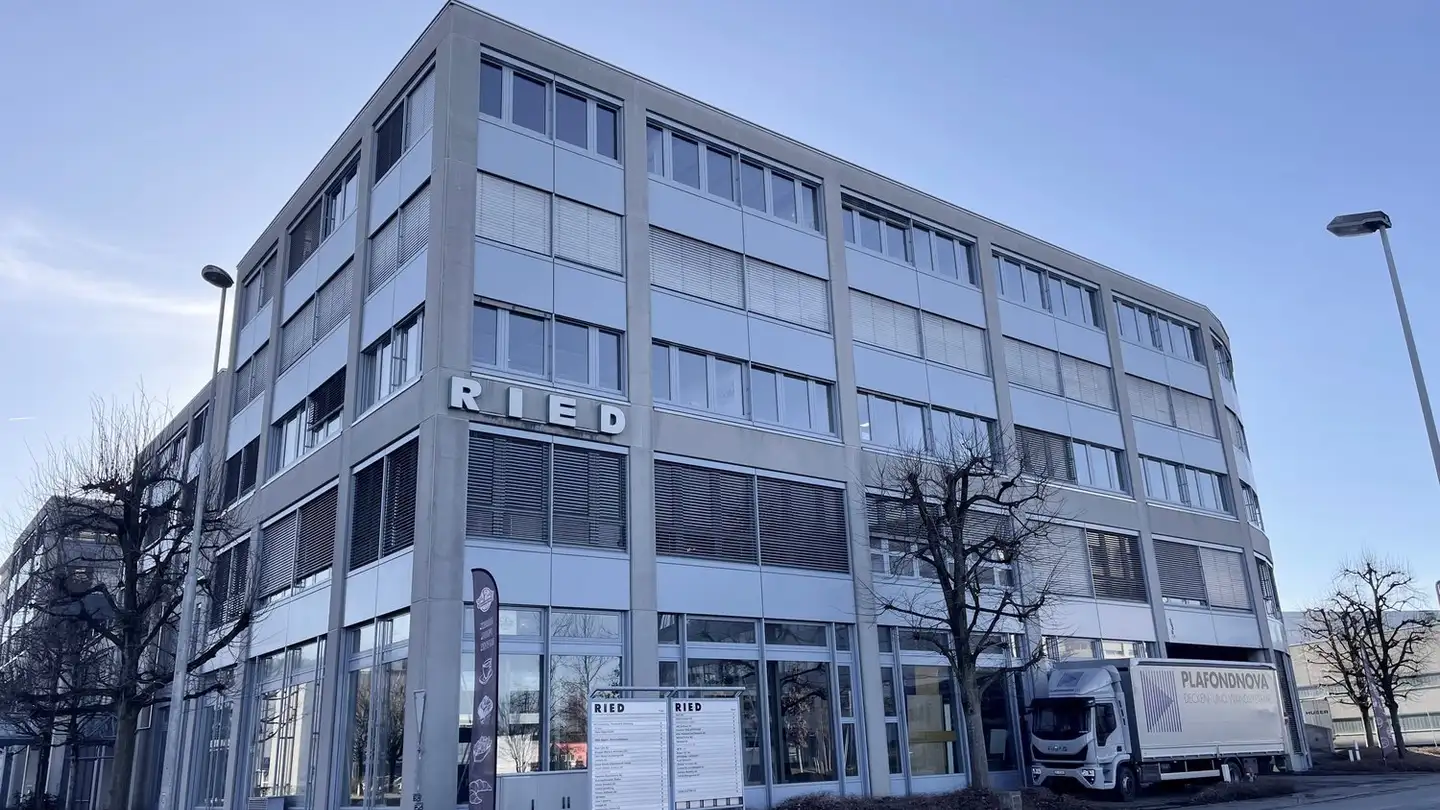 Commerciale in affitto - Riedstrasse 1, 6343 Rotkreuz