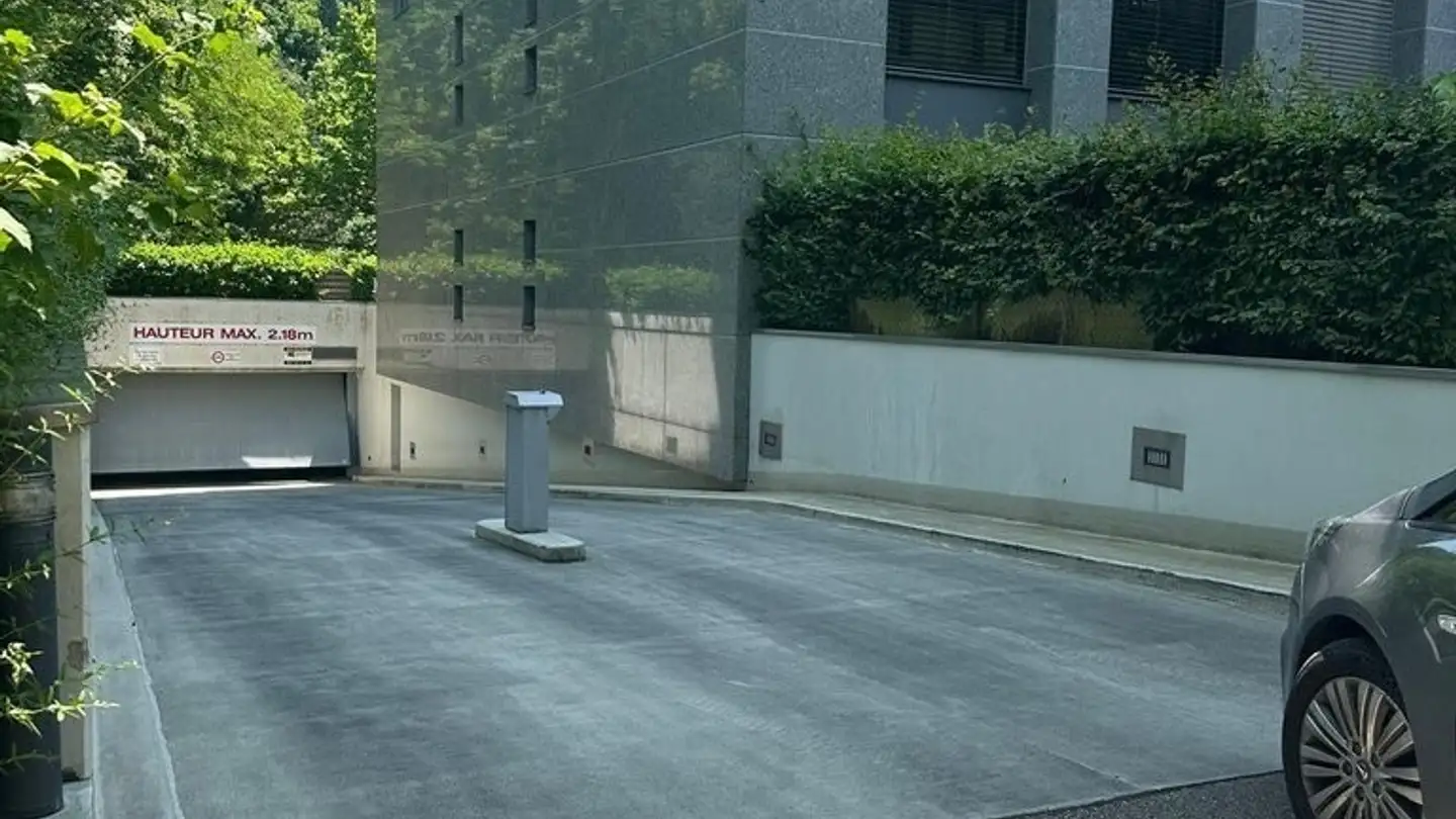 Underground parking space for rent - Rue Le-Corbusier 25, 1208 Genève