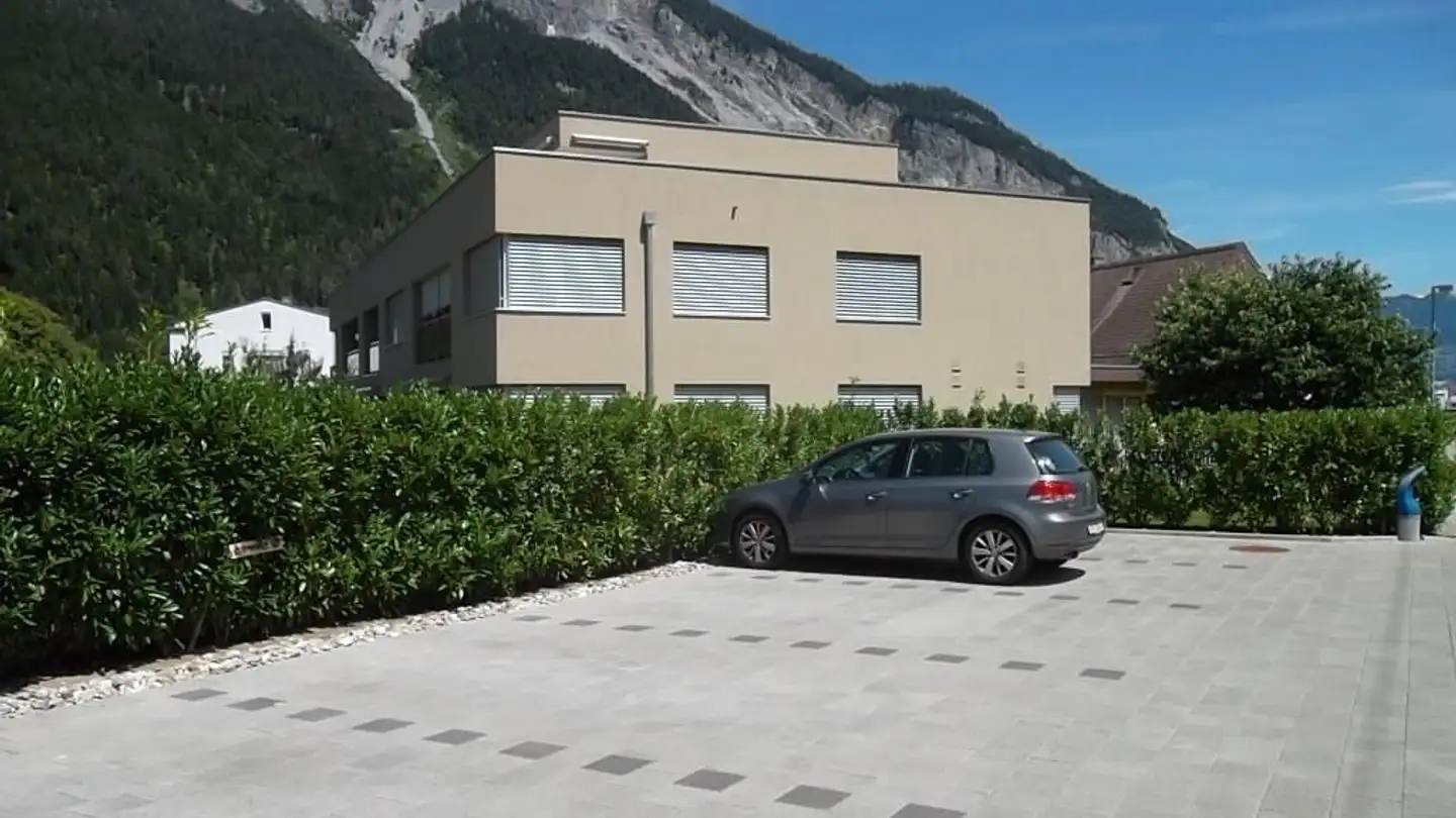 Outdoor parking space for rent - Sur Rieven 13, 7013 Domat/Ems