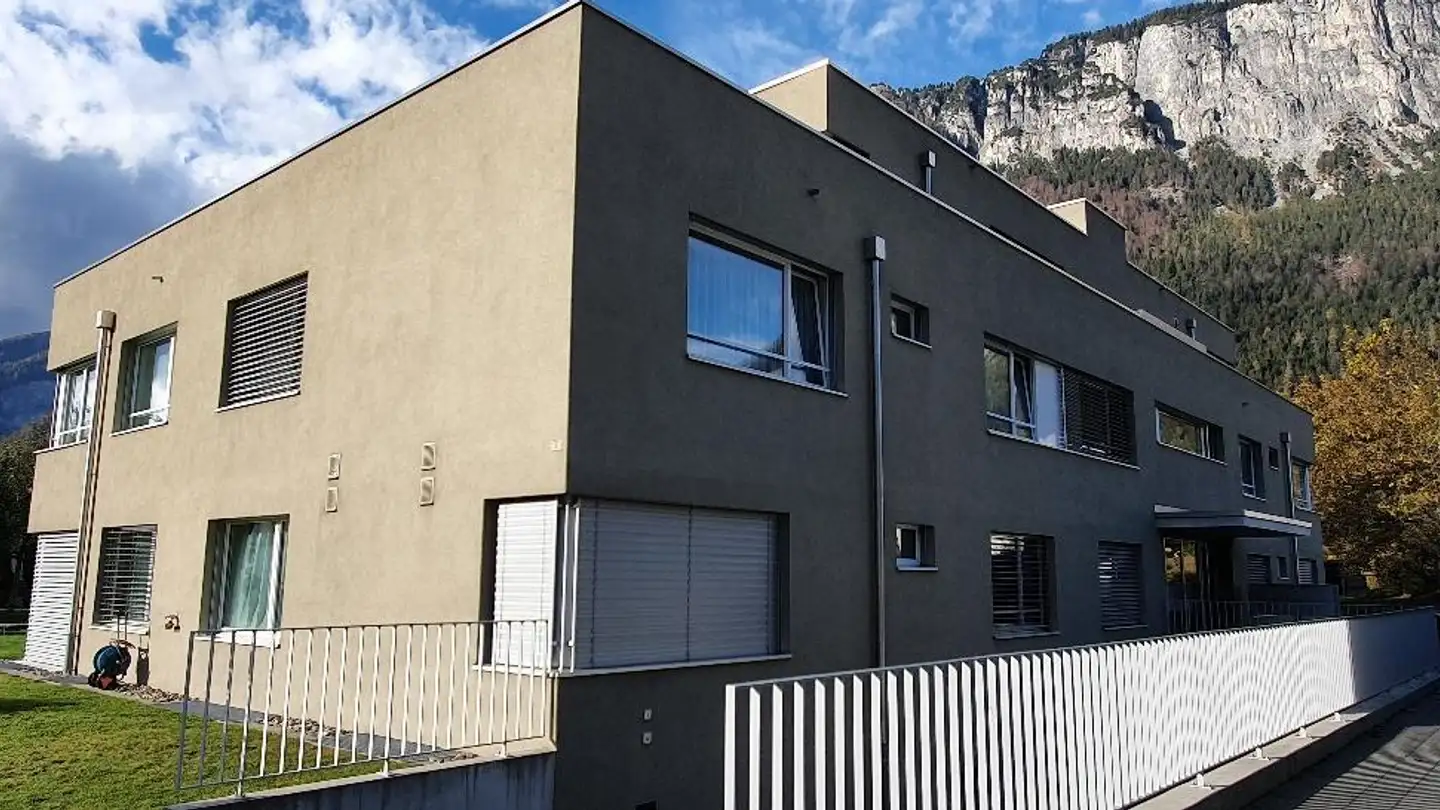 Outdoor parking space for rent - Sur Rieven 13, 7013 Domat/Ems - Photo 3