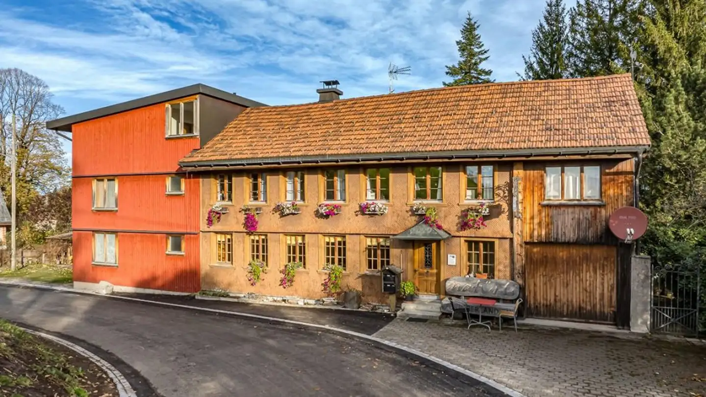 Residential building for sale - 8499 Sternenberg