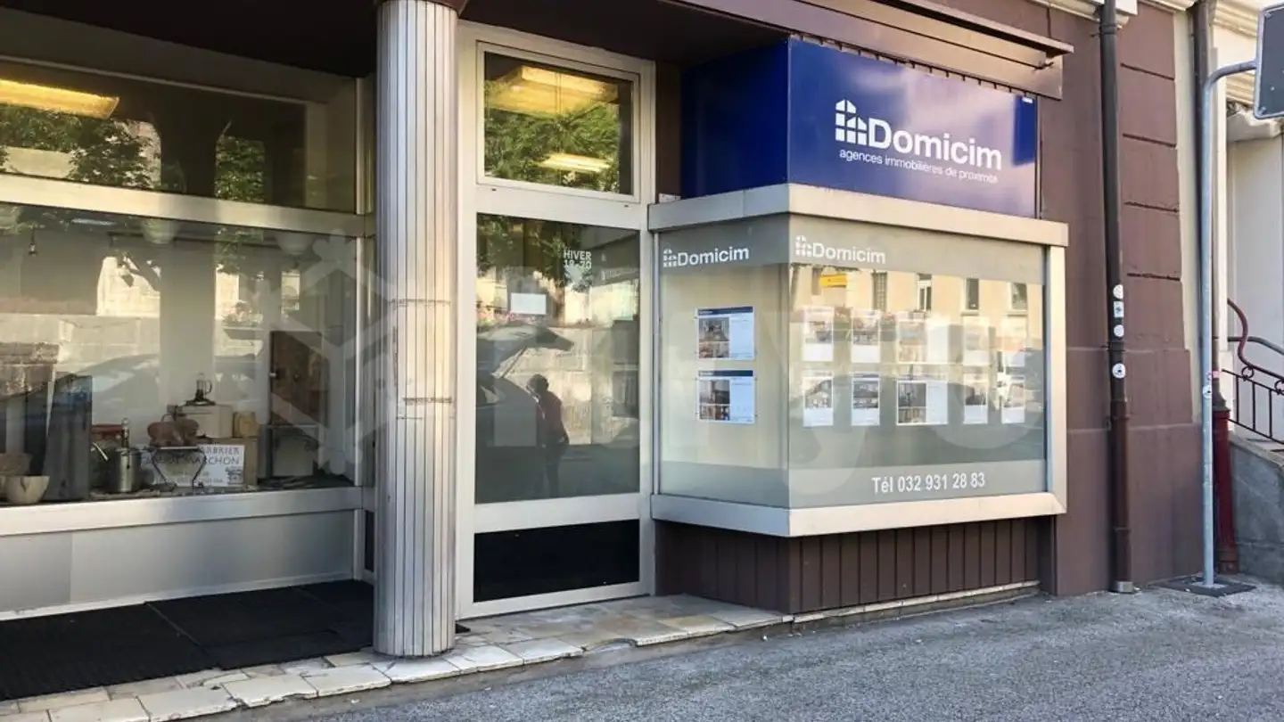 Negozio con vetrina in affitto - Rue Daniel-Jeanrichard, 2400 Le Locle