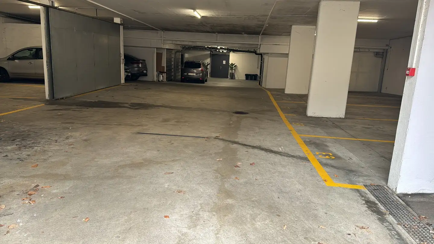 Place de parking extérieure à louer - 8406 Winterthur