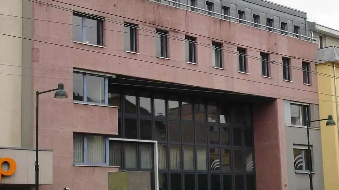 Place de parking souterraine à louer - Hauptstrasse 56, 4127 Birsfelden