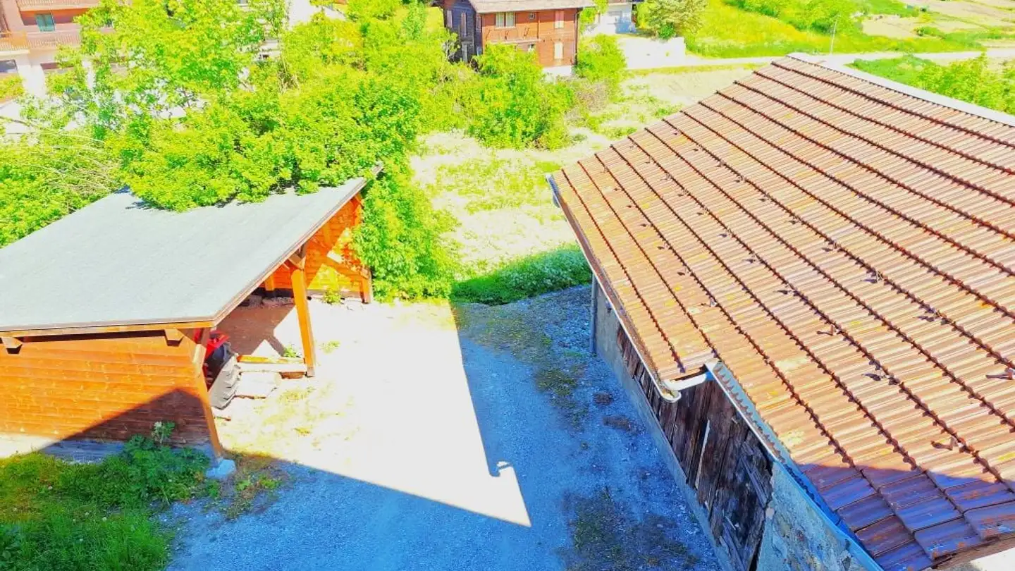 Überdachter Parkplatz mieten - Rue De La Pavia 19, 3963 Montana