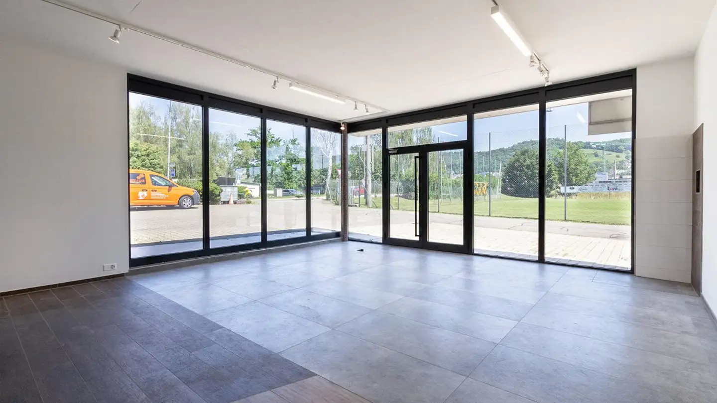 Commercial à louer - Hauptstrasse 1, 5314 Kleindöttingen - Photo 2