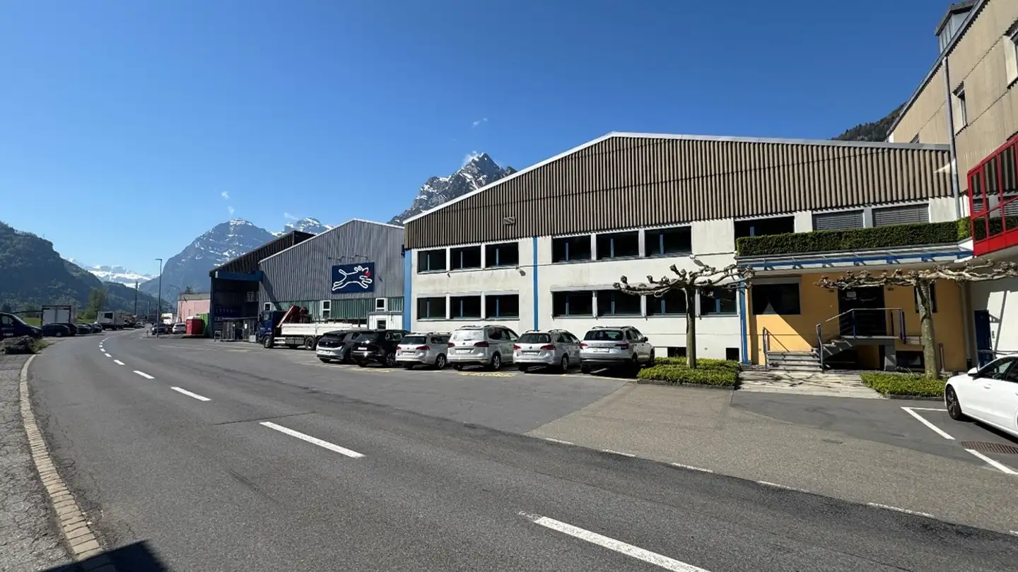 Bureau à louer - Schwärzistrasse 4, 8752 Näfels