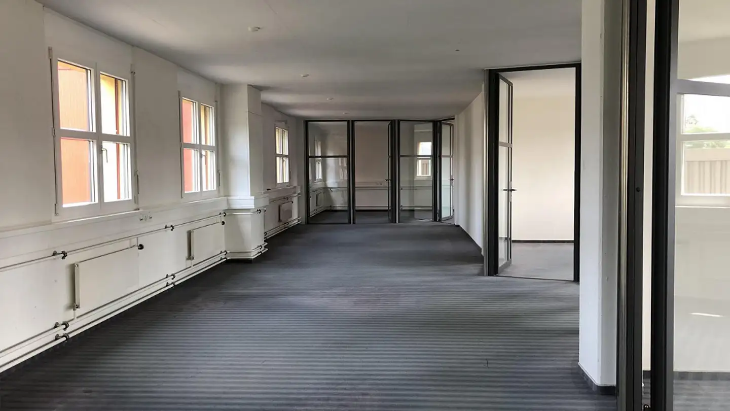 Commercial for rent - Buchmattstrasse, 3400 Burgdorf - Photo 2