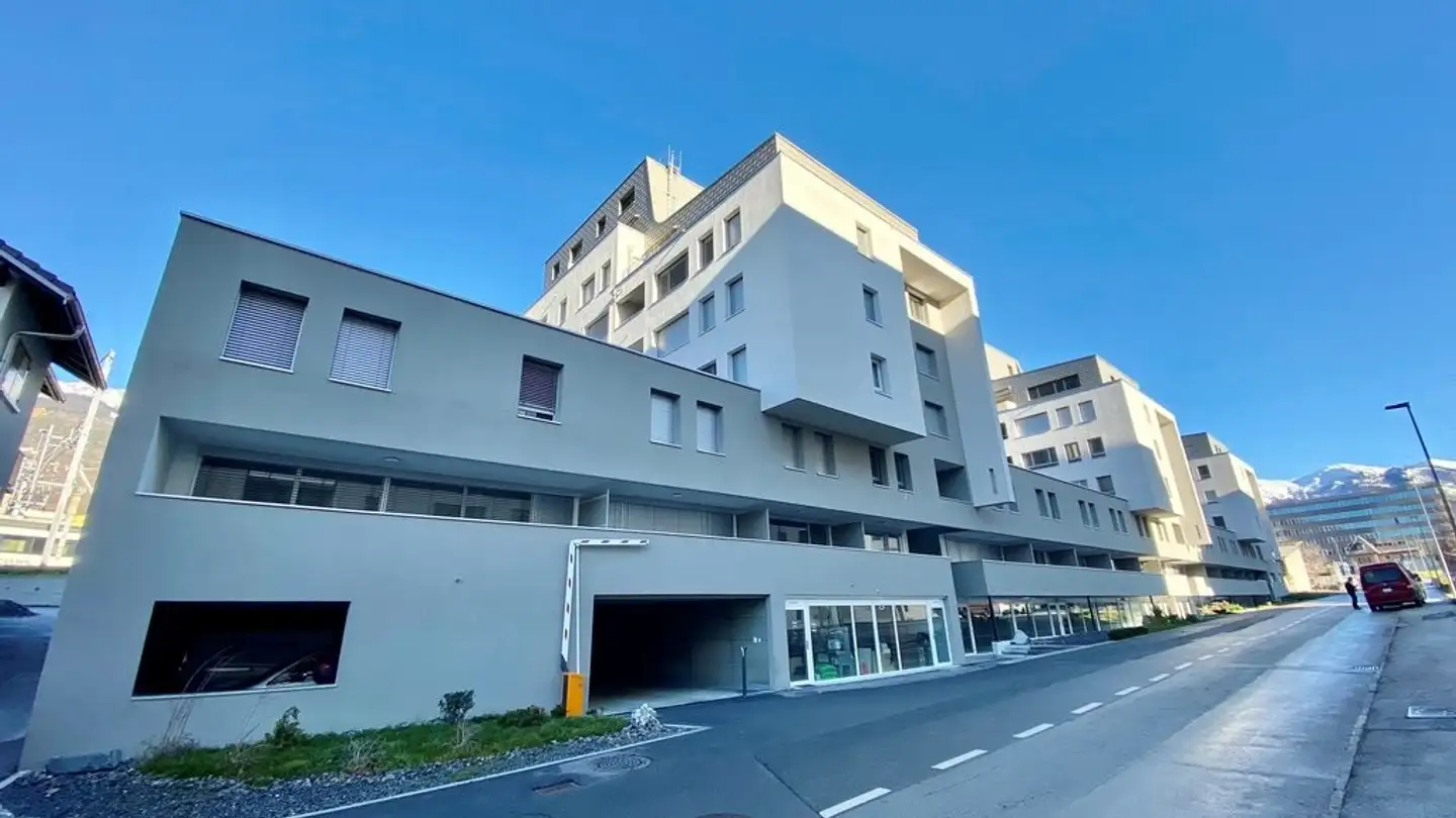 Place de parking souterraine à louer - Avenue Des Platanes 10, 3960 Sierre