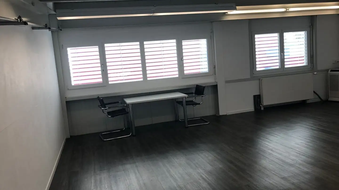 Grande magazzino in affitto - Isenrietstrasse 30, 8617 Mönchaltorf