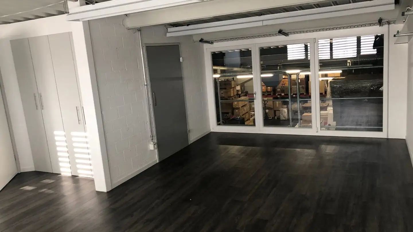 Grande magazzino in affitto - Isenrietstrasse 30, 8617 Mönchaltorf - Foto 4